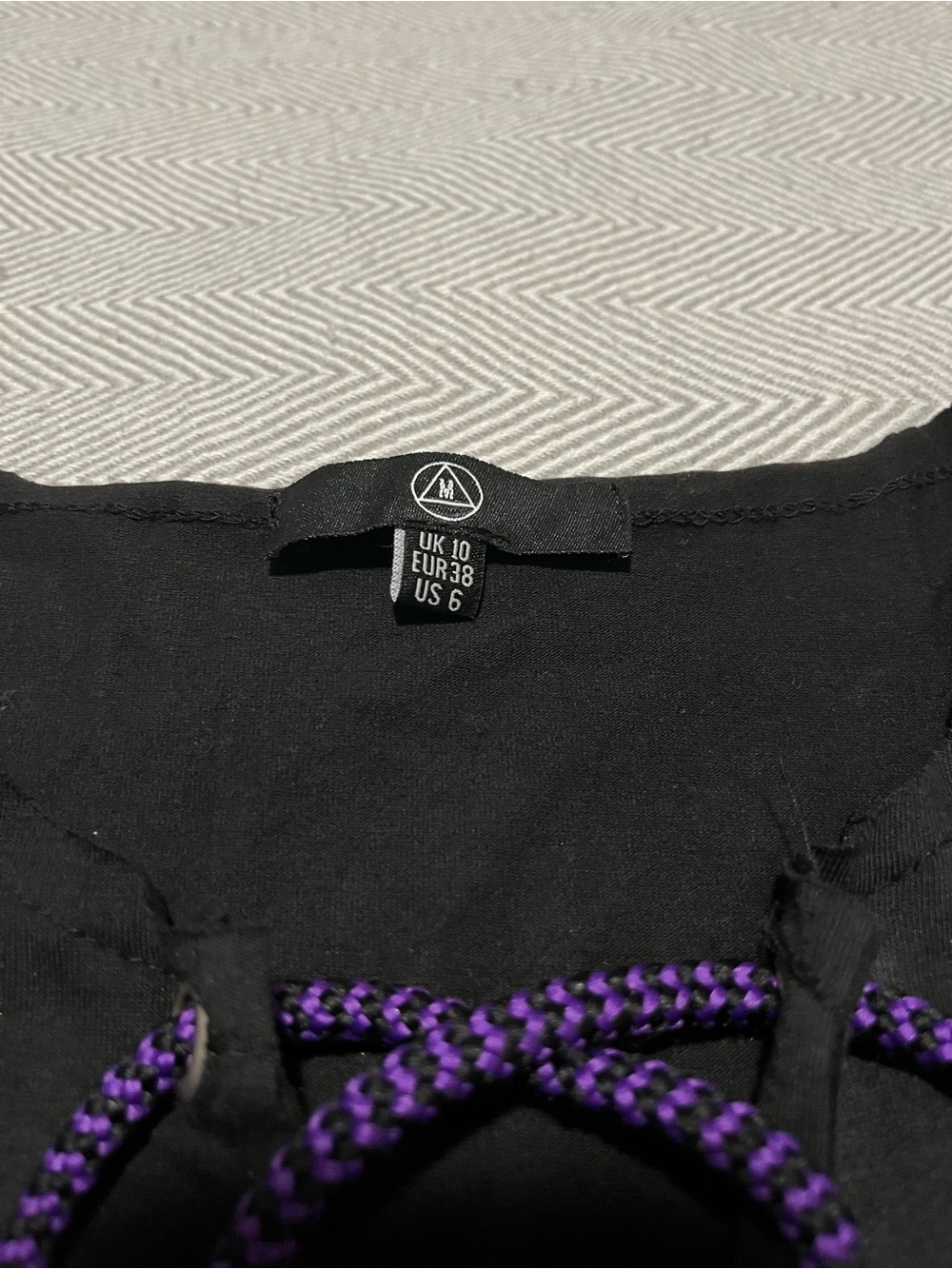 Missguided Black Graphic Lace-Up Mini Dress - Picture 4 of 6